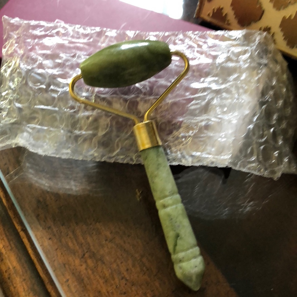 NIB small jade roller